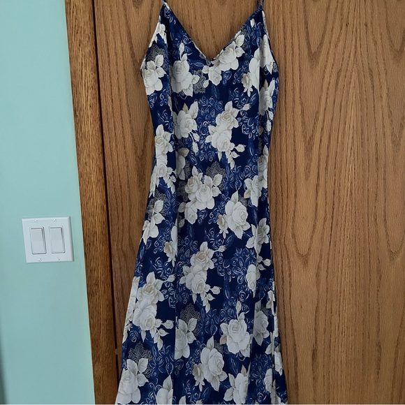 Adonna Medium Silky V-line Long Blue Dress with Roses - Picture 2 of 13